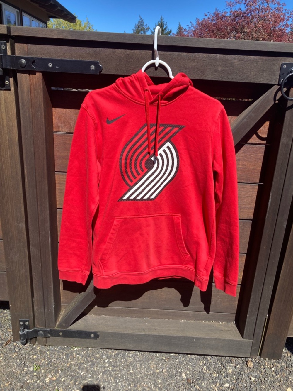 Men’s red Nike Trailblazers hoodie. Size medium. Great condition.